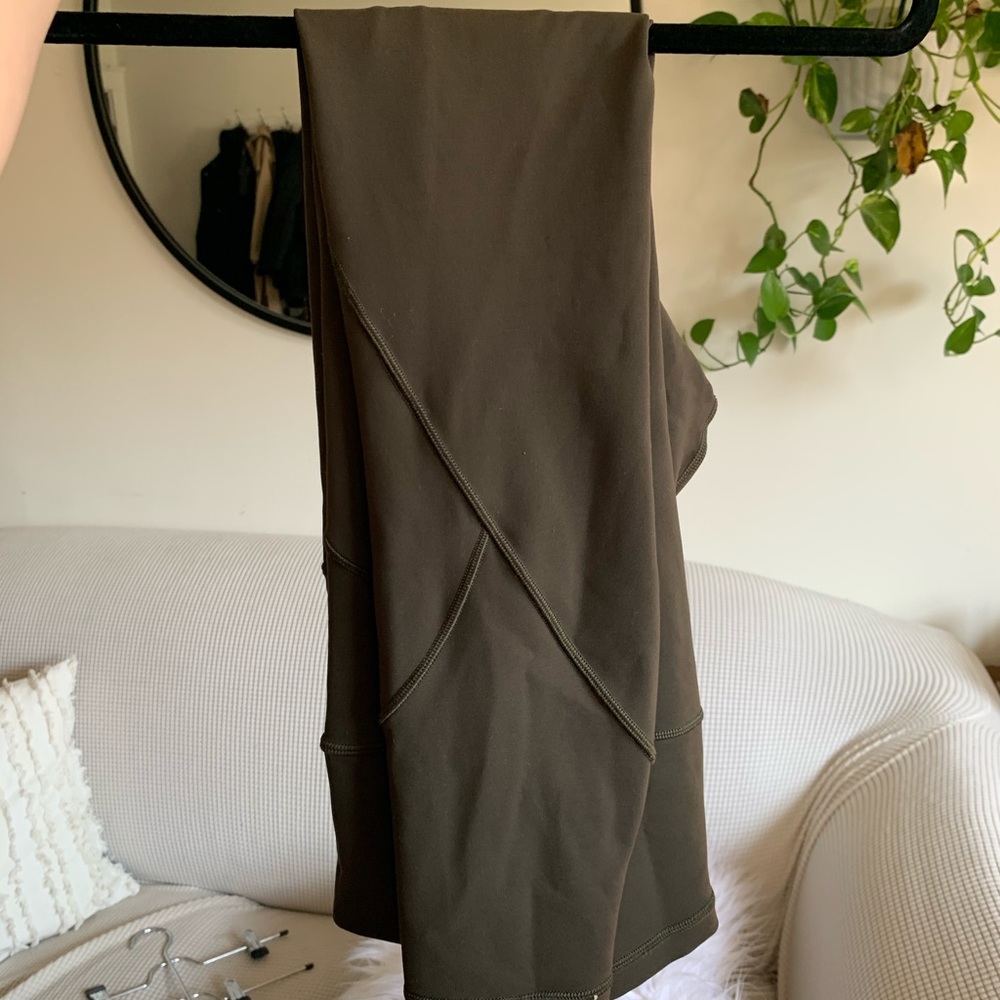 Lululemon In Movement Tight 25” - Picture 10 of 11